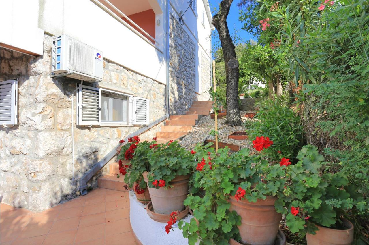 Apartments By The Sea Seget Vranjica, Trogir - 13771 Экстерьер фото