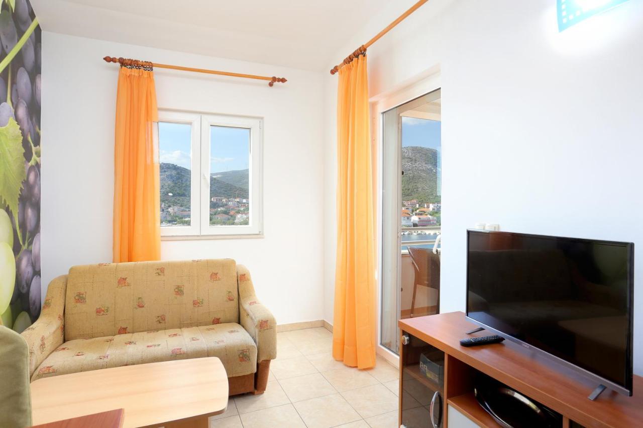 Apartments By The Sea Seget Vranjica, Trogir - 13771 Экстерьер фото