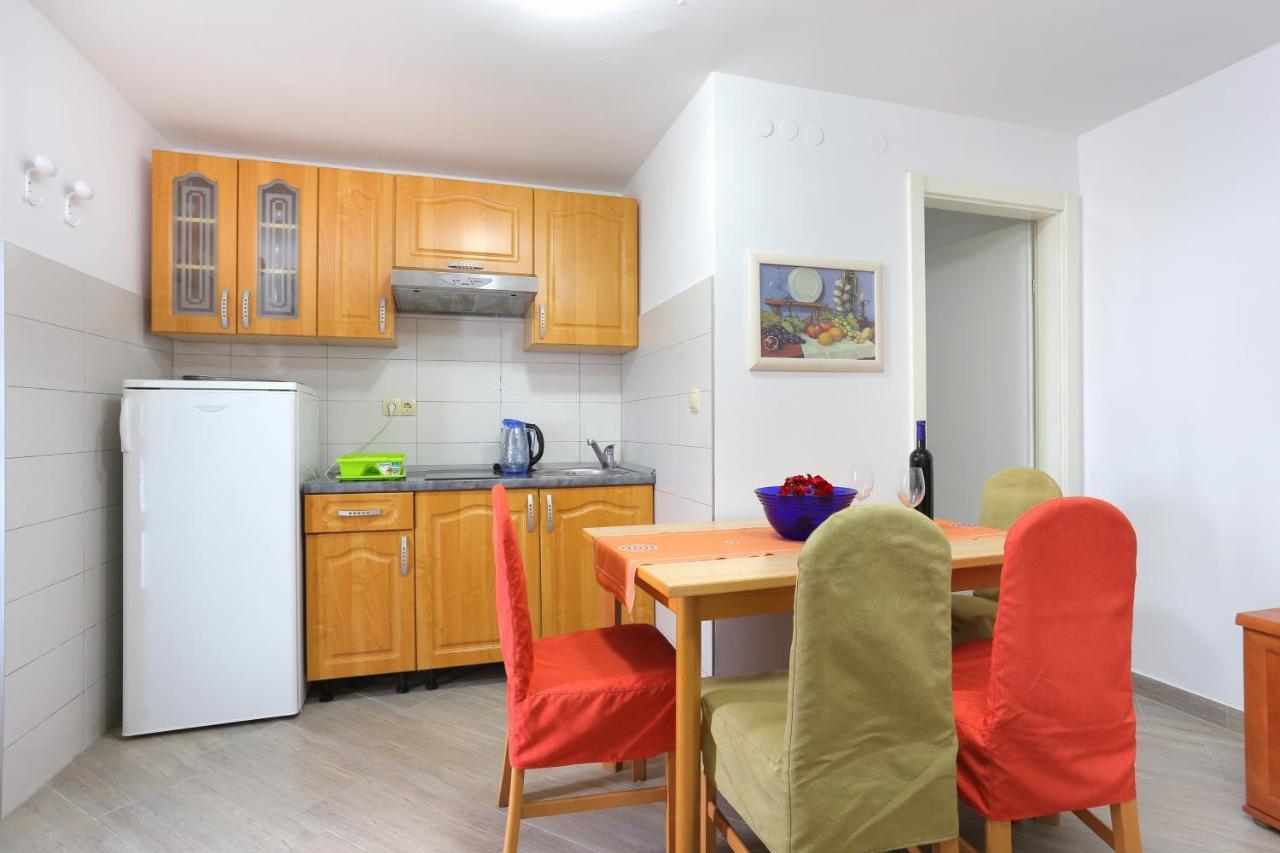 Apartments By The Sea Seget Vranjica, Trogir - 13771 Экстерьер фото