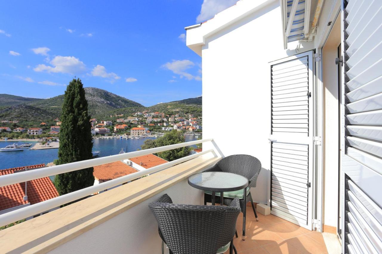 Apartments By The Sea Seget Vranjica, Trogir - 13771 Экстерьер фото